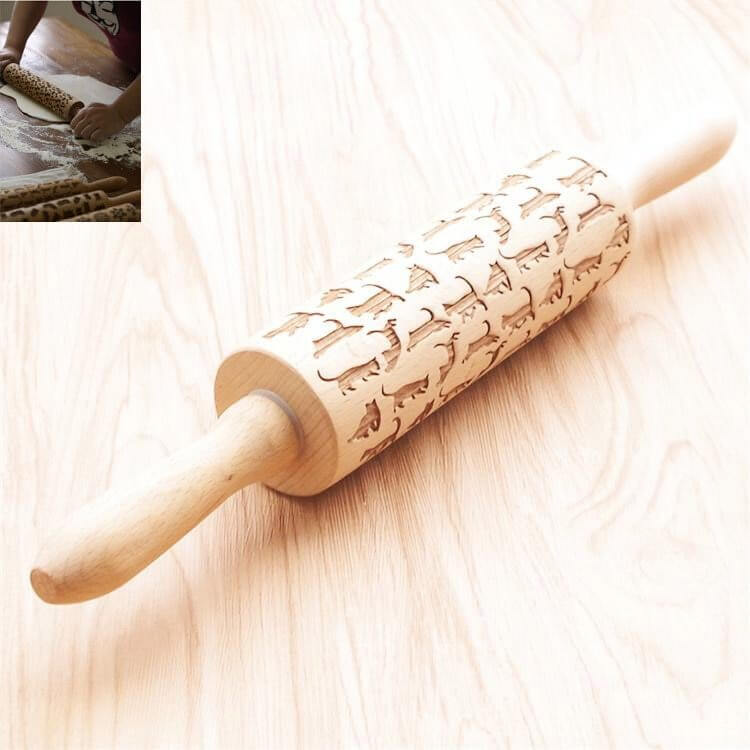 Wooden rolling pin with engraved cat patterns for baking cookies or pastry